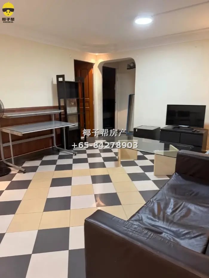 Air-conditioned HDB room near Serangoon MRT. 6-minute walk. 1