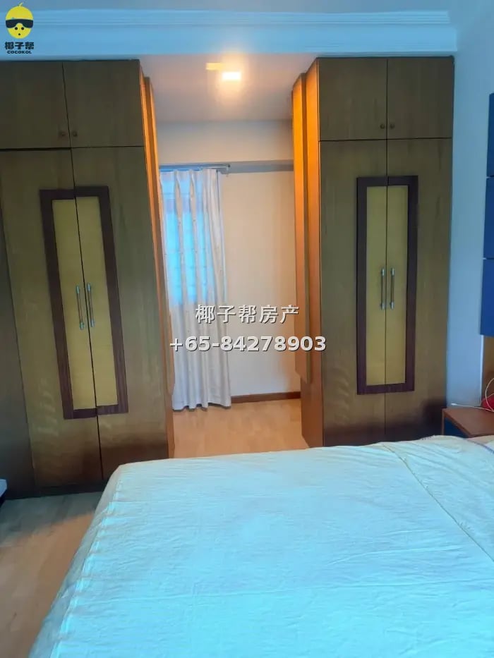 HDB master room next to Sembawang MRT. Couples welcome. Util 4