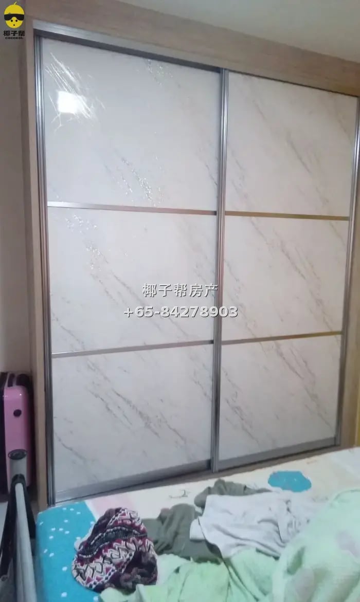 Female single room in HDB flat next to Hougang/Buangkok MRT 2