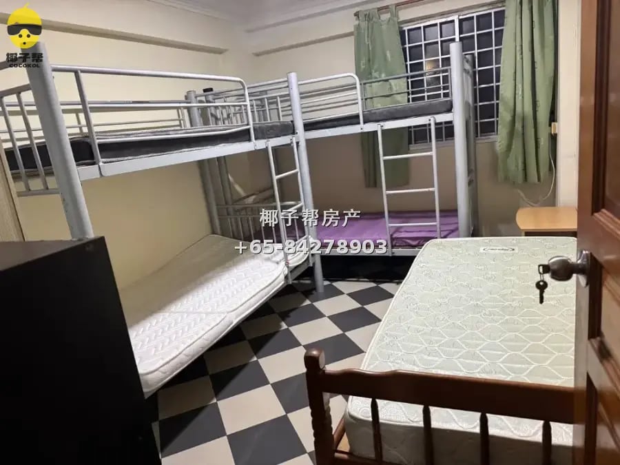 Air-conditioned HDB room near Serangoon MRT. 6-minute walk. 4