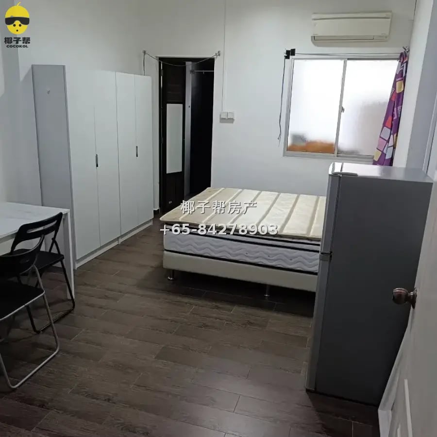 Eunos Terrace House Master Bedroom – Near MRT, Free Parking, 1