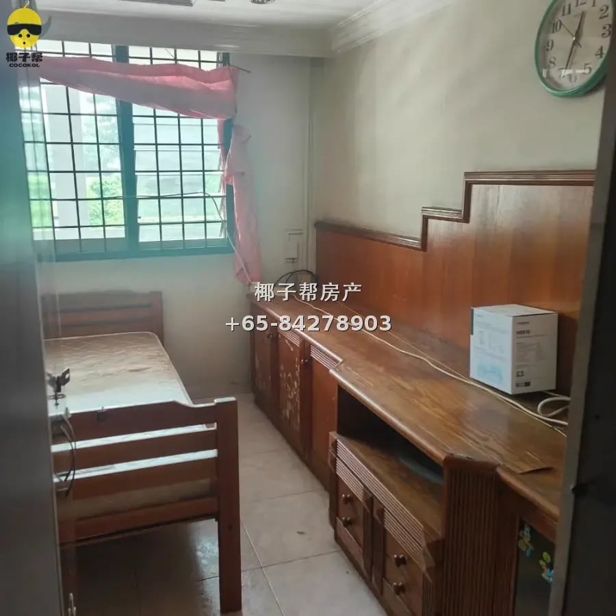 Partition room next to Yishun MRT station. Utilities include 2