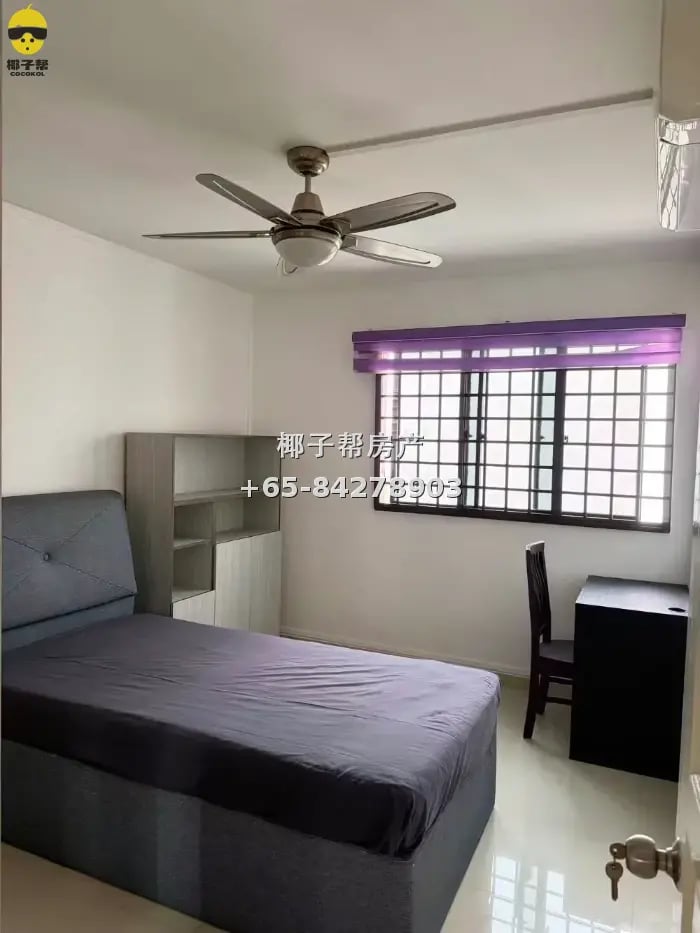 Single room in HDB flat next to Bukit Gombak MRT. 10-minute 1