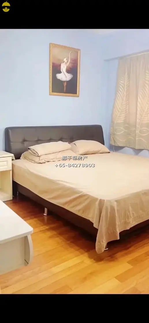 5分钟女皇镇地铁站独立大房间出租，家具齐全， 包水电网空调，可报地址，房东直租 1