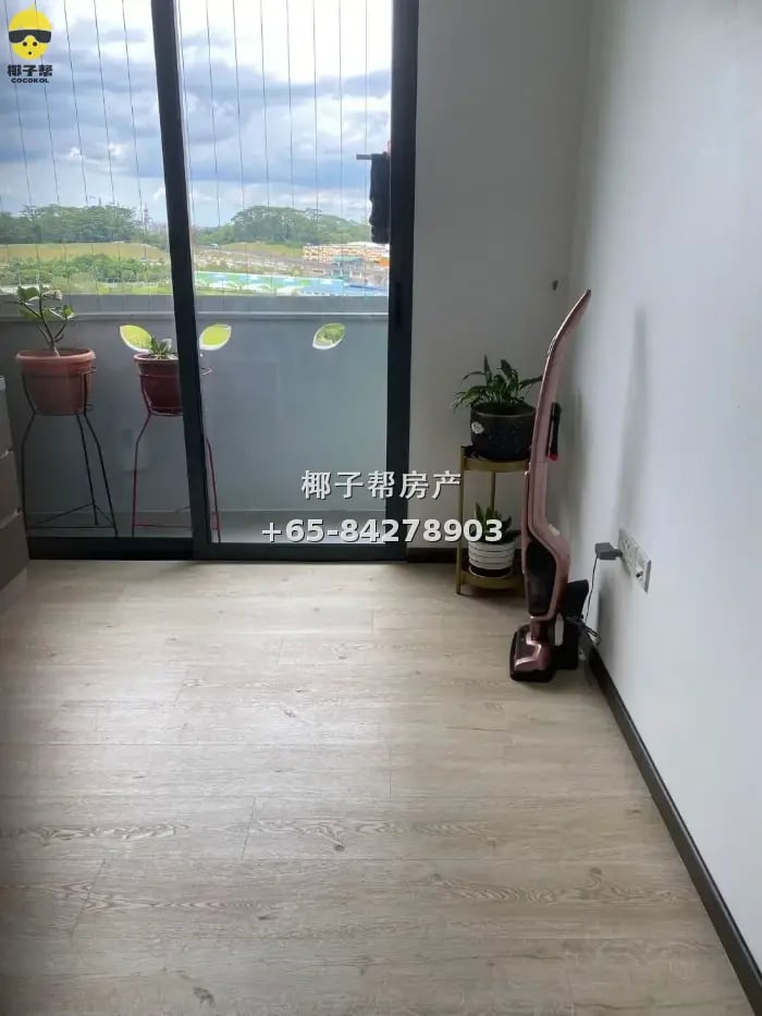 步行对面Waterway point 购物中心和榜鹅地铁站, 高楼层房间有小阳台 4