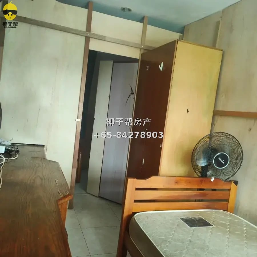 Partition room next to Yishun MRT station. Utilities include 1