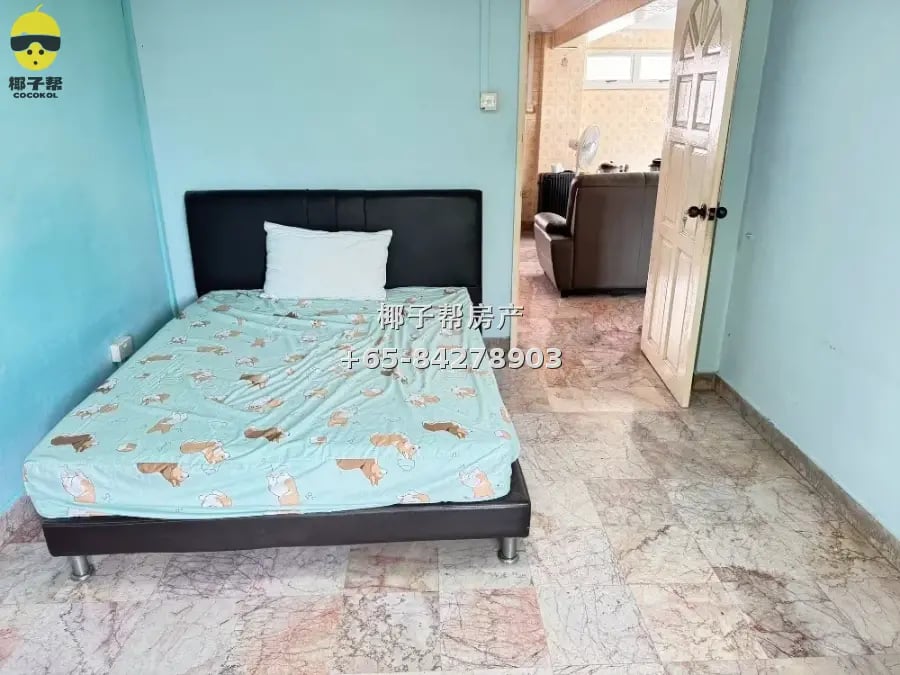 Couple room in HDB flat near Lakeside MRT, utilities include 2