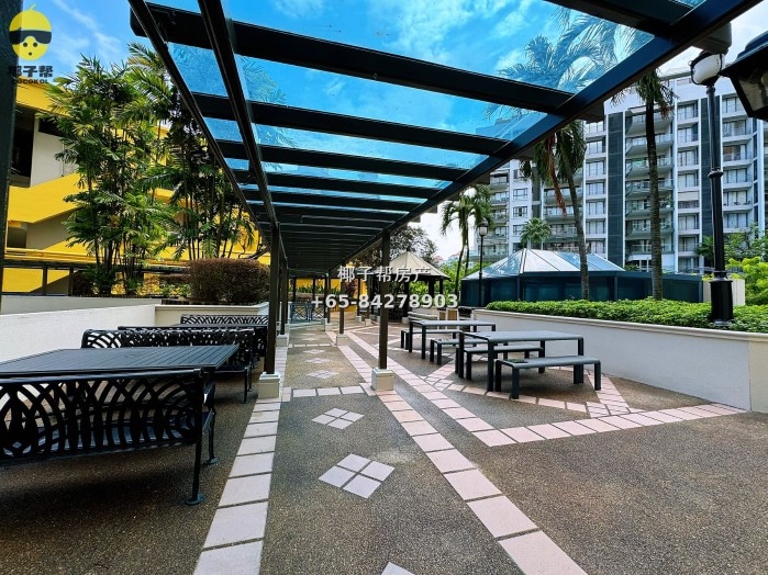 For rent: PSB/Kaplan/Bowen River Valley campus hotel-style river view master room (all females) 13