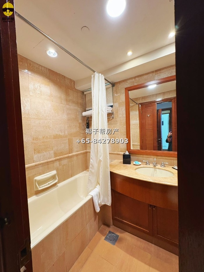 For rent: PSB/Kaplan/Bowen River Valley campus hotel-style river view master room (all females) 7