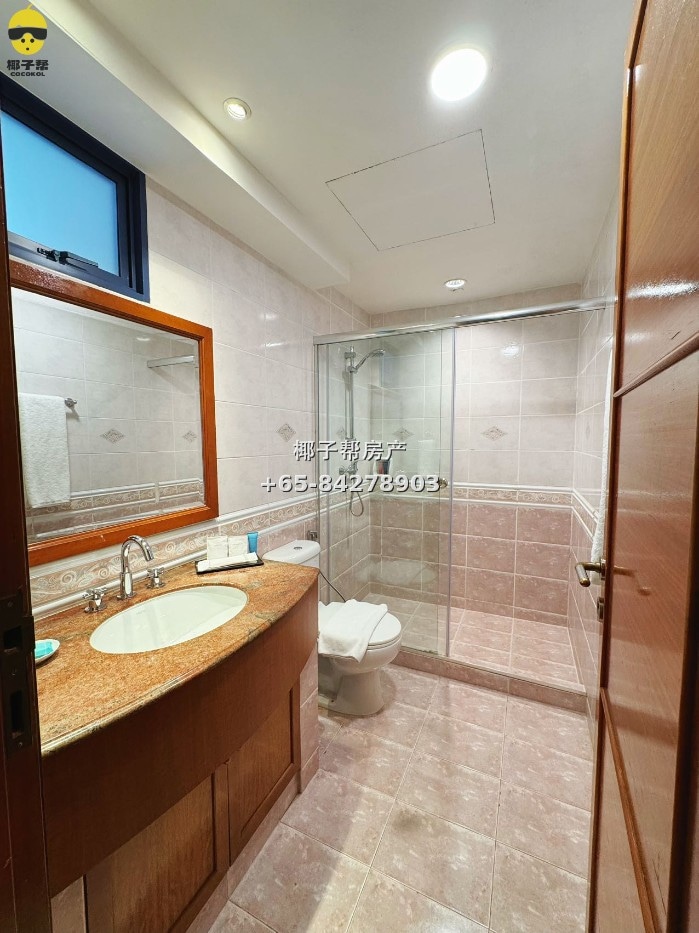 For rent: PSB/Kaplan/Bowen River Valley campus hotel-style river view master room (all females) 6