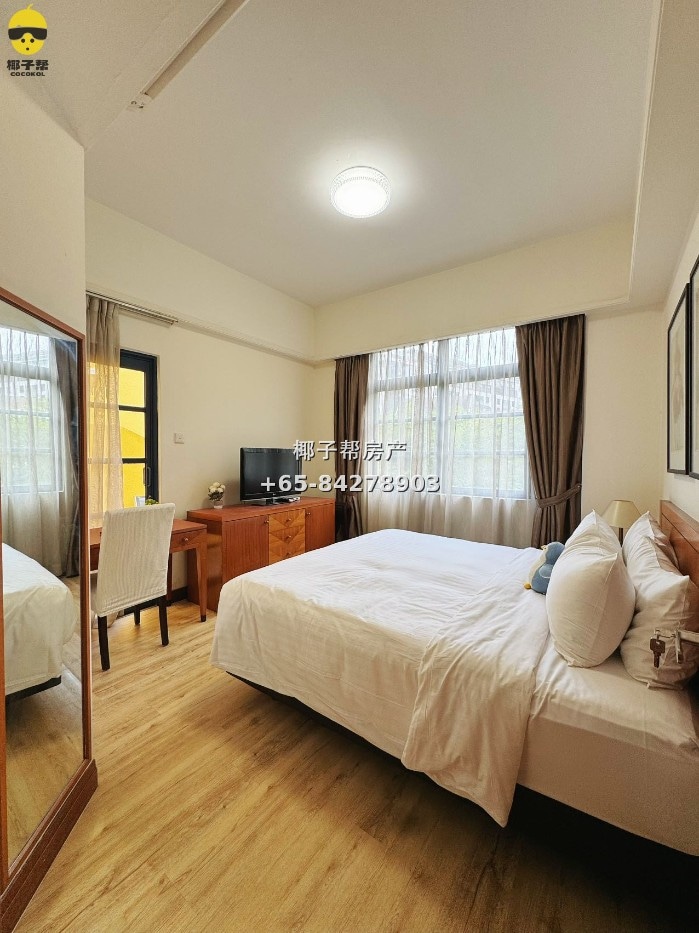 For rent: PSB/Kaplan/Bowen River Valley campus hotel-style river view master room (all females) 1