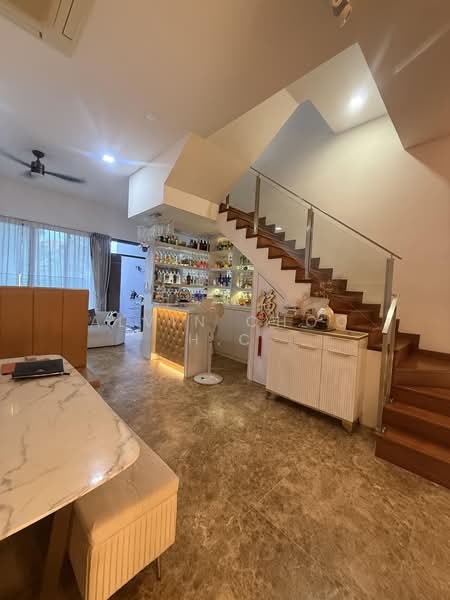 位于高文（Kovan）宝发路（Poh Huat Road）的稀有999年地契联排别墅出售 2
