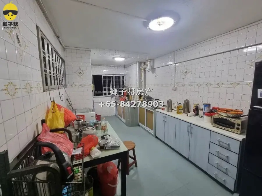 HDB common room near Jurong East MRT. Utilities included, ad 1