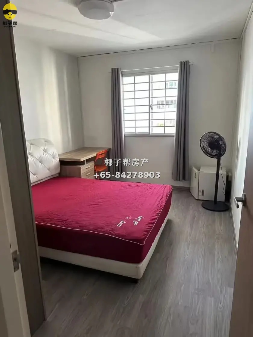 Common room in HDB flat next to Yishun MRT. Utilities includ 1