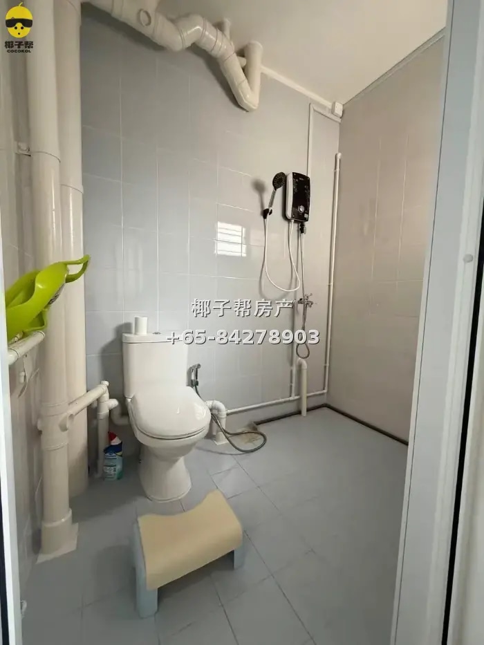 Next to Tampines East MRT, whole HDB flat with 2 bedrooms an 3