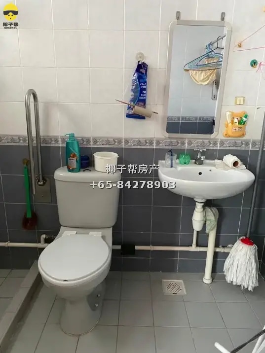 Large room in HDB flat next to Yew Tee MRT. Shared rental, u 4