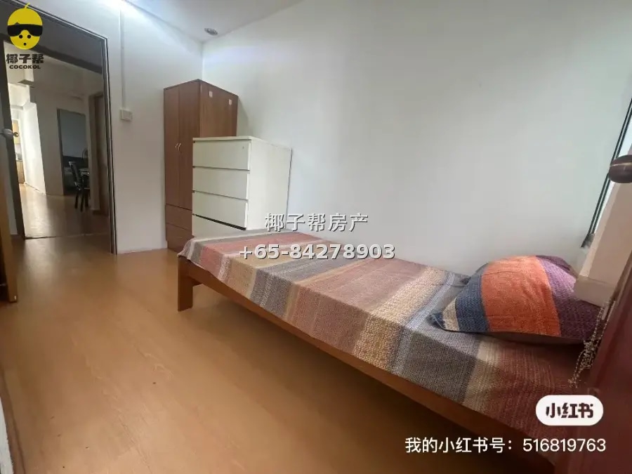 Private room in shared flat next to Kembangan MRT, about 3 m 2