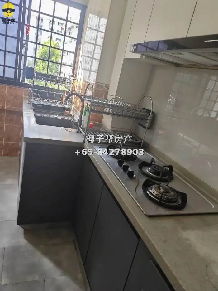 HDB common room beside Yishun MRT, couples welcome, utilitie 3