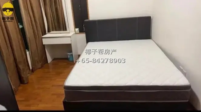 Common room in apartment near Dakota MRT. Couples allowed. W 1