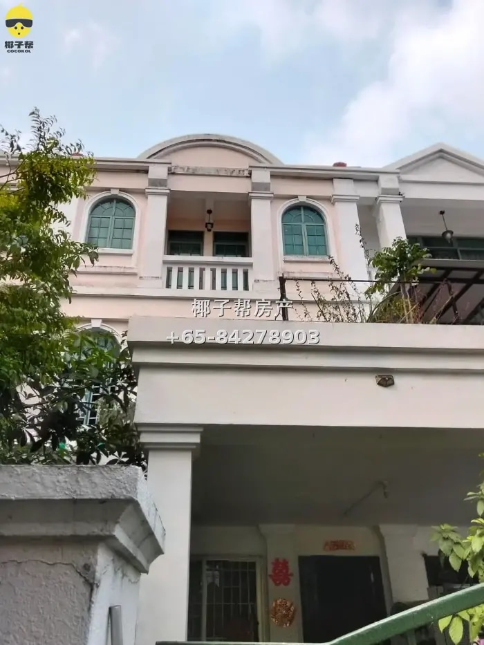 Male shared air-conditioned room near Boon Lay MRT, close to 1