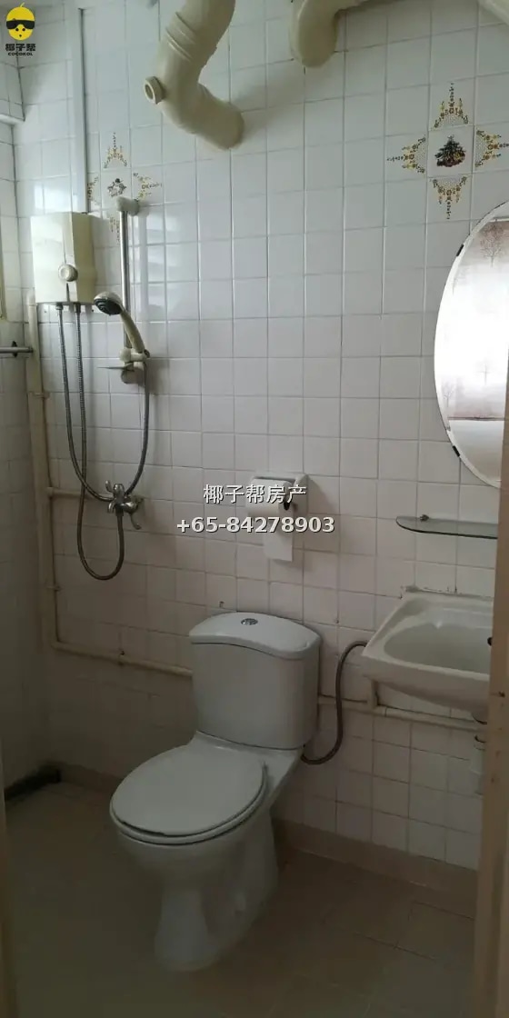 Female bed space in HDB flat next to Khatib MRT station, 2-m 2