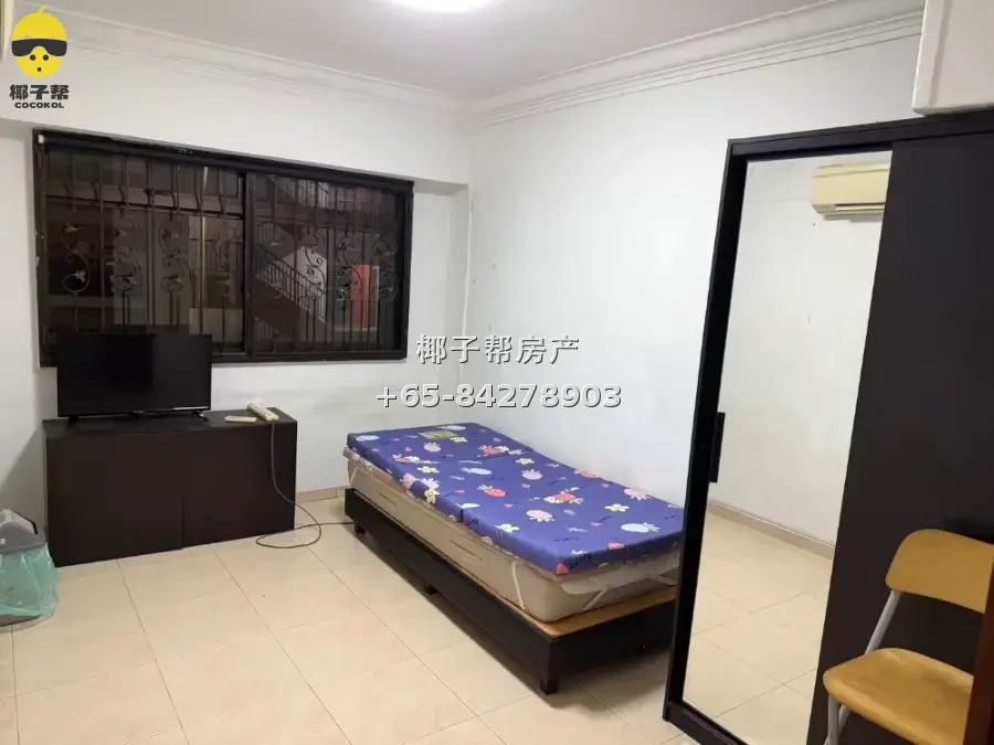 Cozy single room in Lakeside HDB flat. Light cooking allowed 1