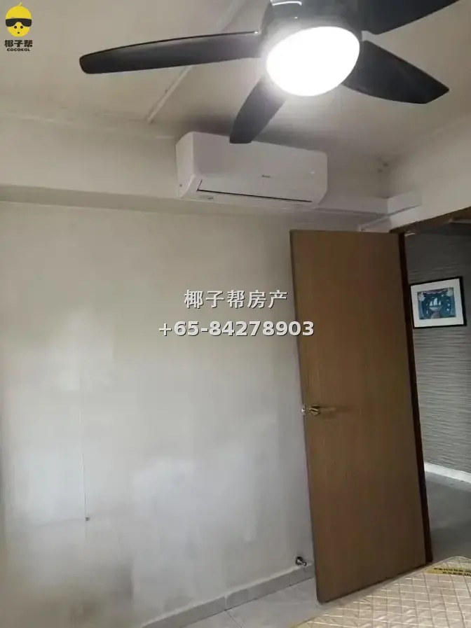 Air-conditioned room in shared apartment near Woodlands MRT. 1