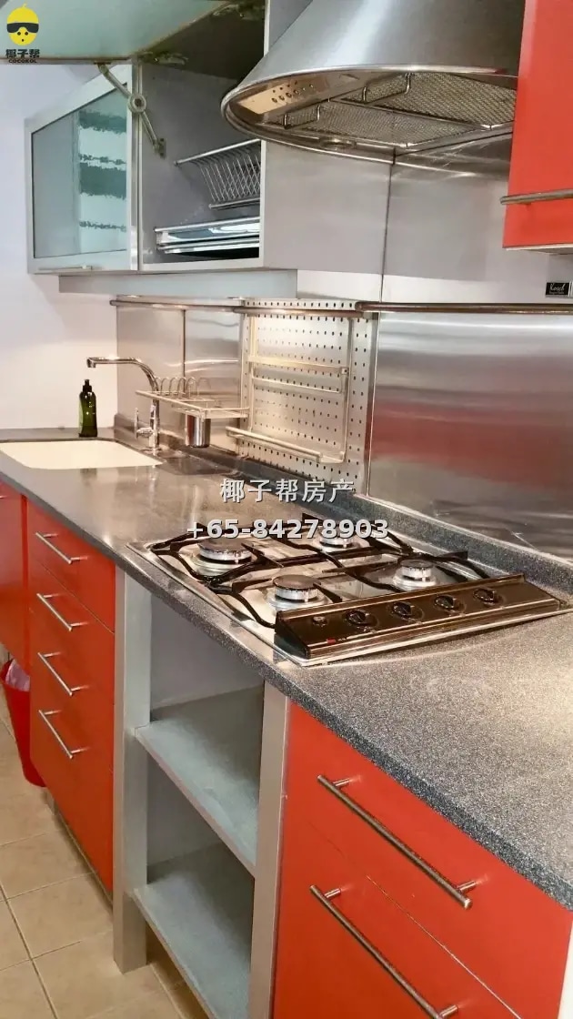 3-room HDB flat near Tongkang MRT/LRT in Sengkang, 1195 sq f 3