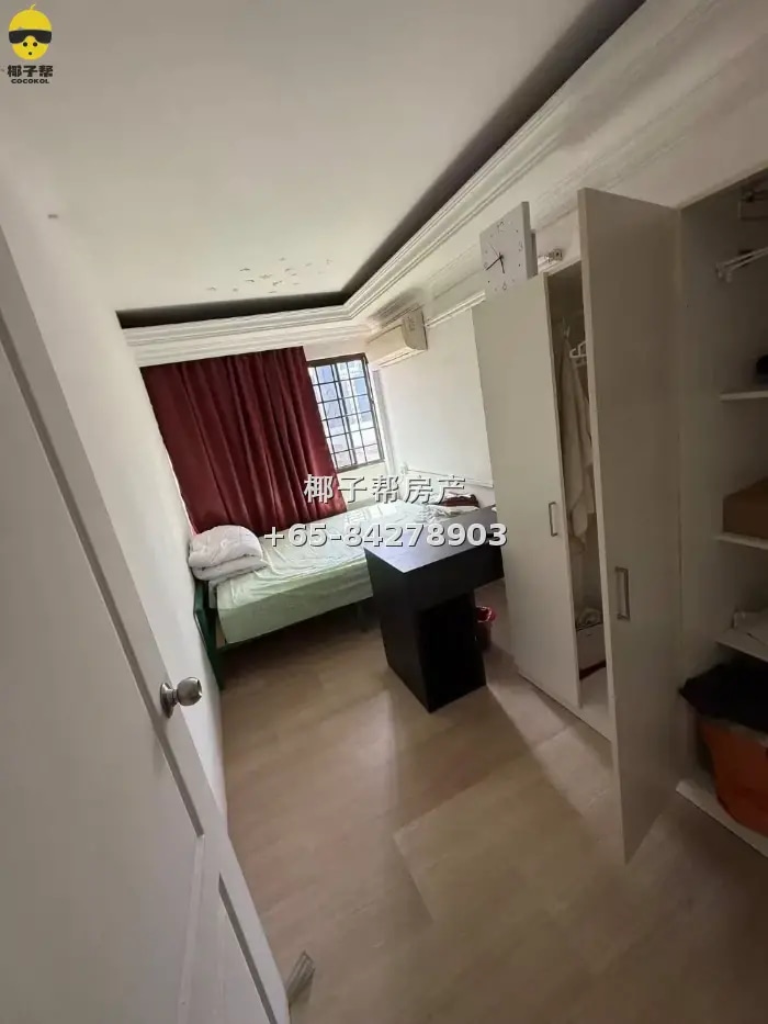 Chinatown People's Park Complex apartment female room. Near 1
