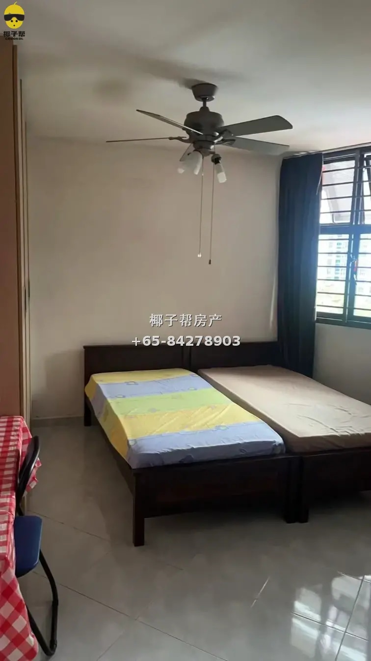 Couple room next to Sembawang MRT, 5-minute walk, utilities 1