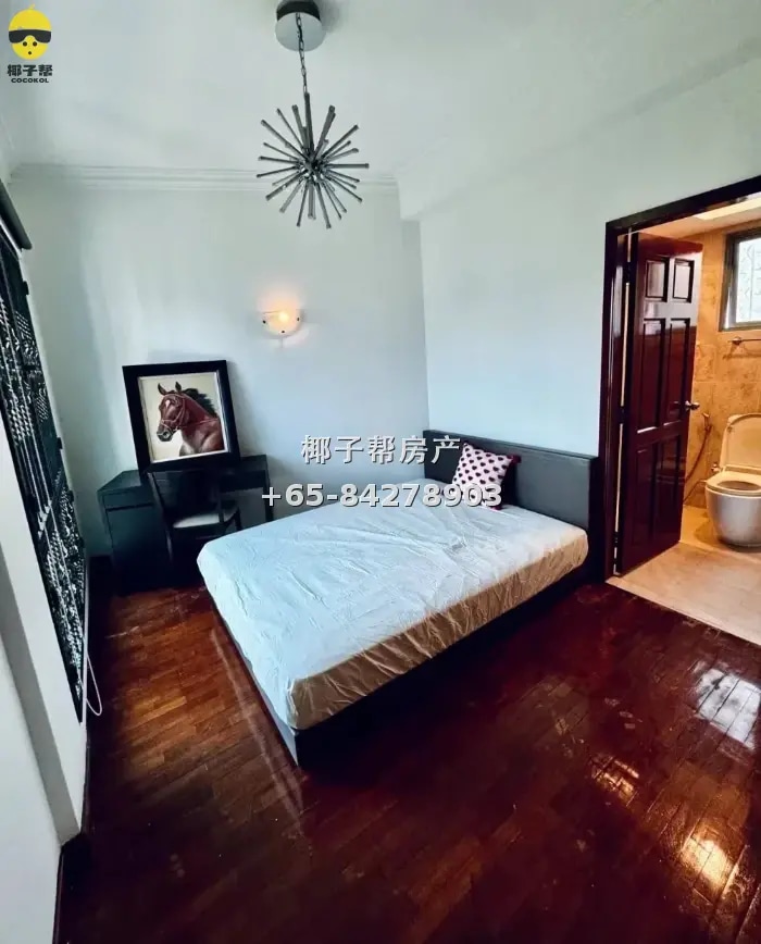 Common room in female-only apartment next to Dhoby Ghaut MRT 1