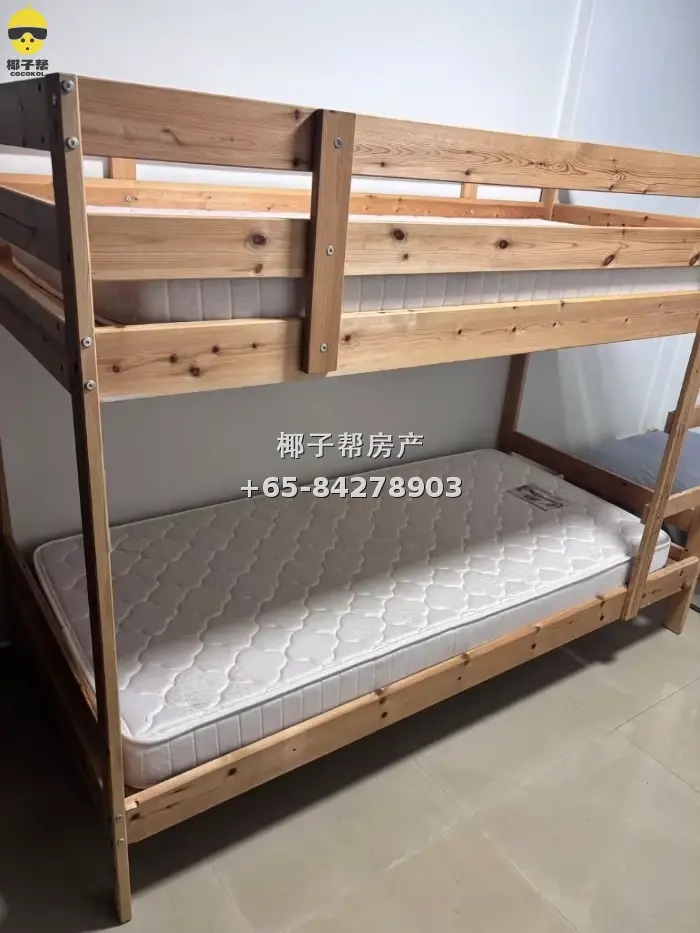 Male shared room beside Ubi MRT Station. 1-minute walk, util 6