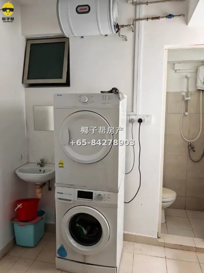 Pasir Ris condominium master bedroom, near MRT, no agent fee 1