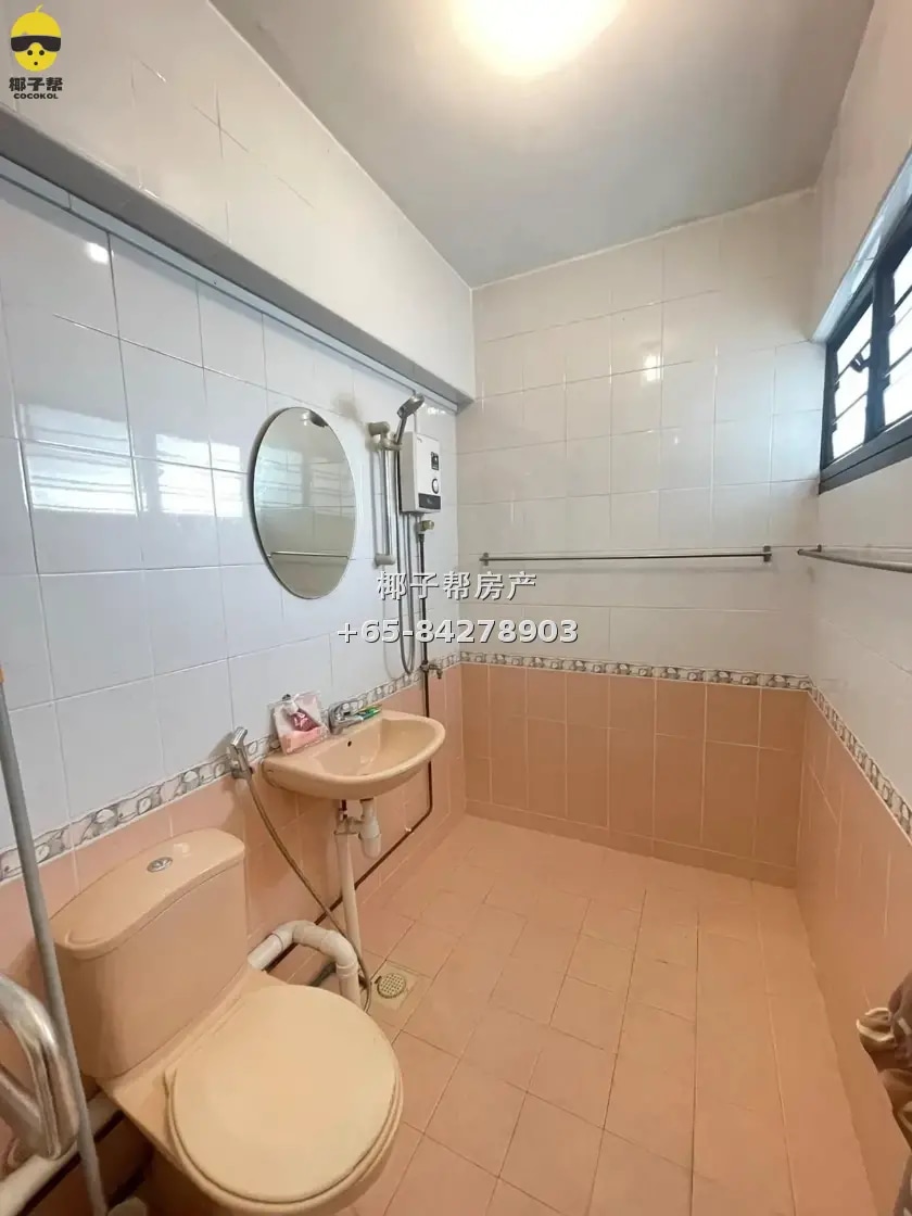 HDB room next to Lakeside MRT Station, Jurong West. Couples 3
