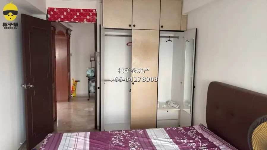 HDB common room next to Lakeside MRT Station, 6-minute walk, 2
