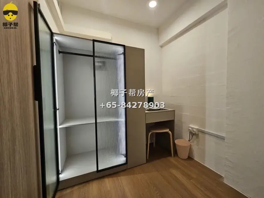 Entire HDB flat beside Queenstown MRT station, 4-room, newly 6
