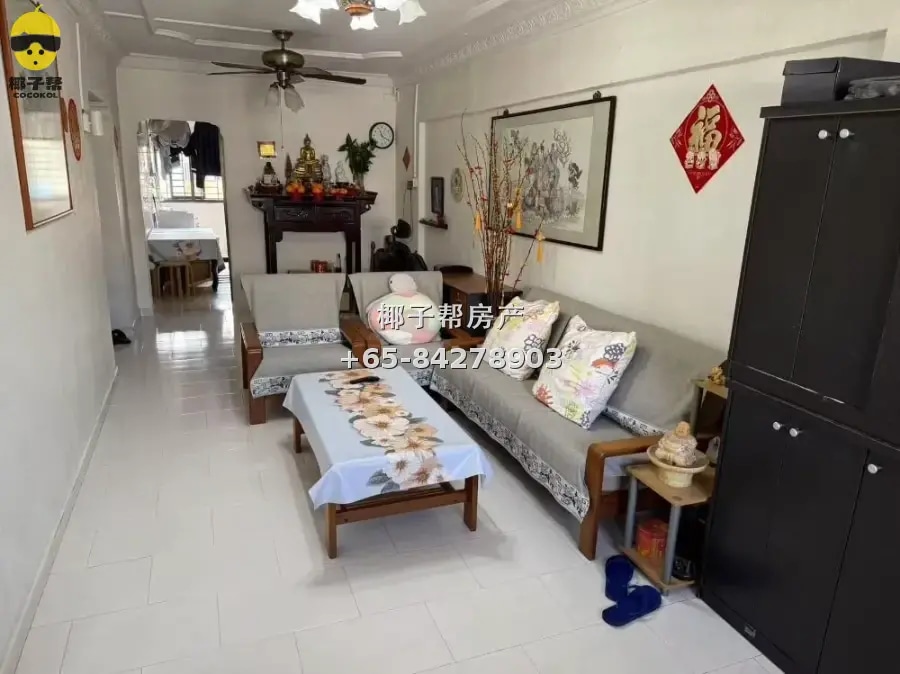 Telok Blangah HDB flat near MRT. Spacious common room, furni 2
