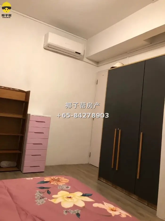 Large master bedroom in an apartment beside Dhoby Ghaut MRT, 2