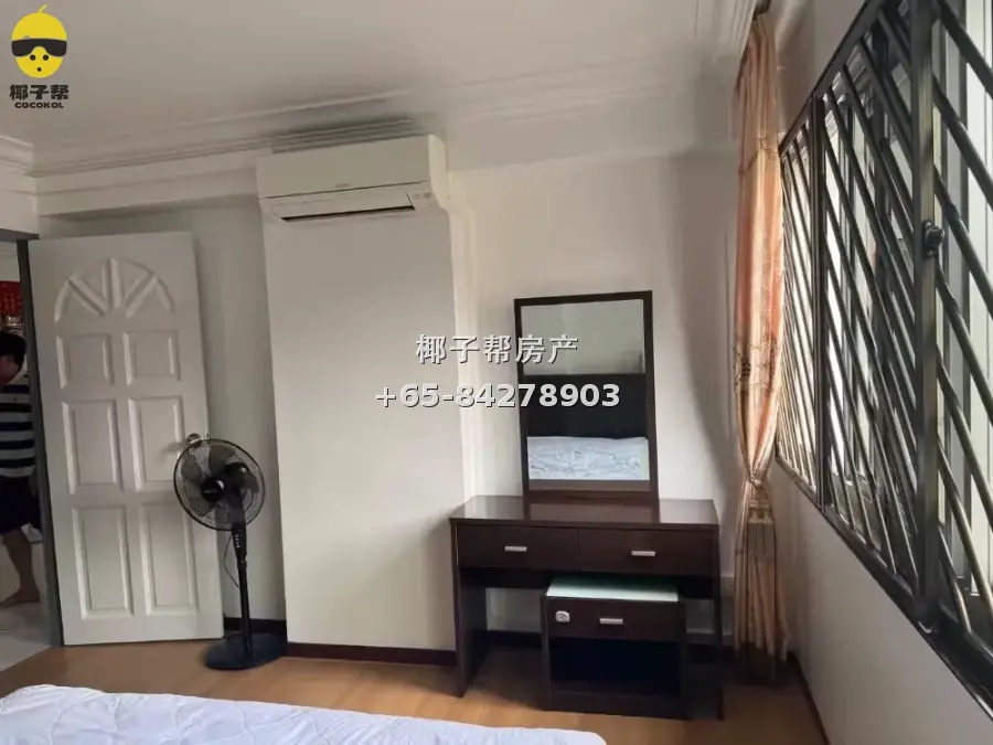 Shared room next to Choa Chu Kang South View Station. Includ 1