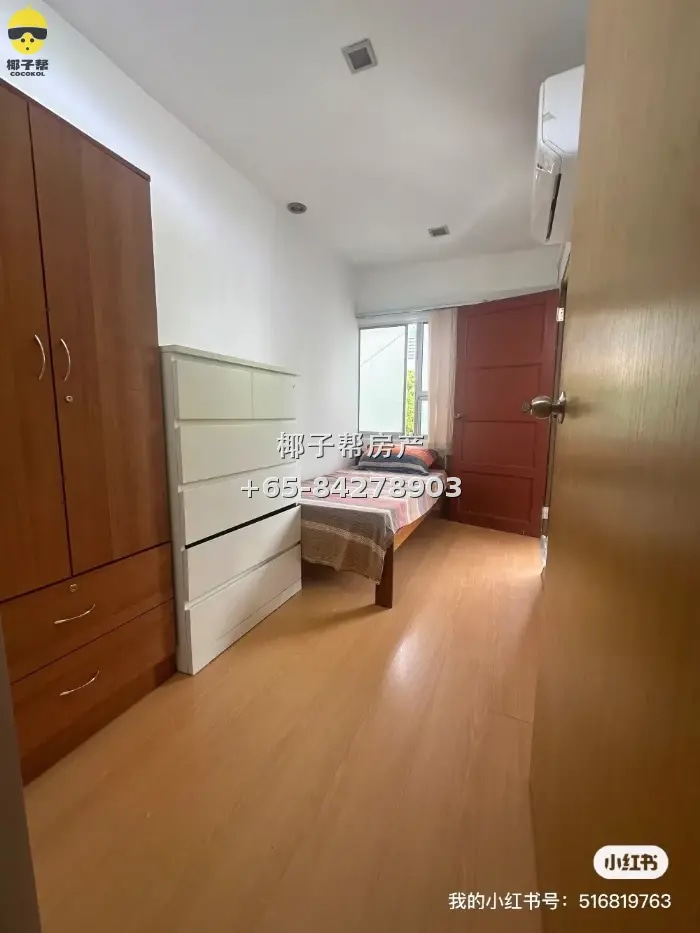 Private room in shared flat next to Kembangan MRT, about 3 m 4