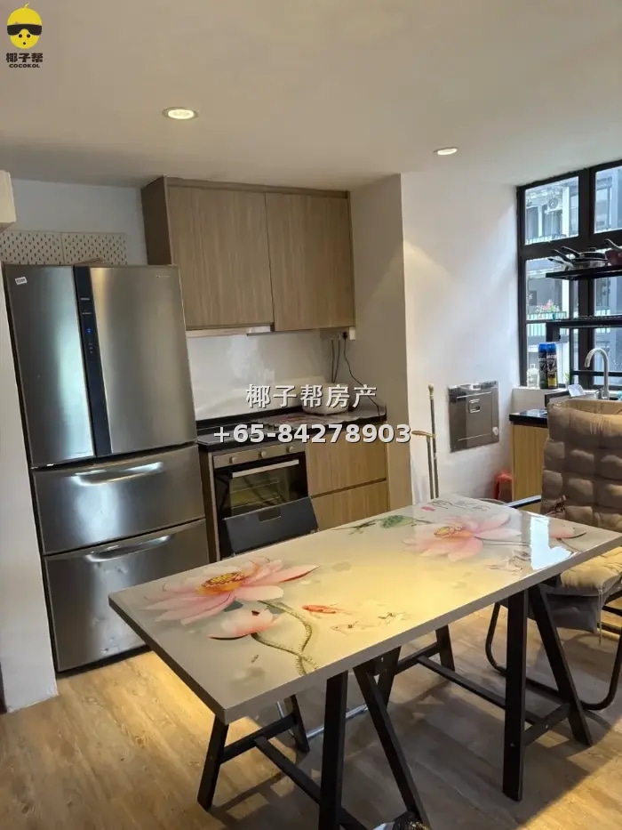 Large master bedroom in an apartment beside Dhoby Ghaut MRT, 7
