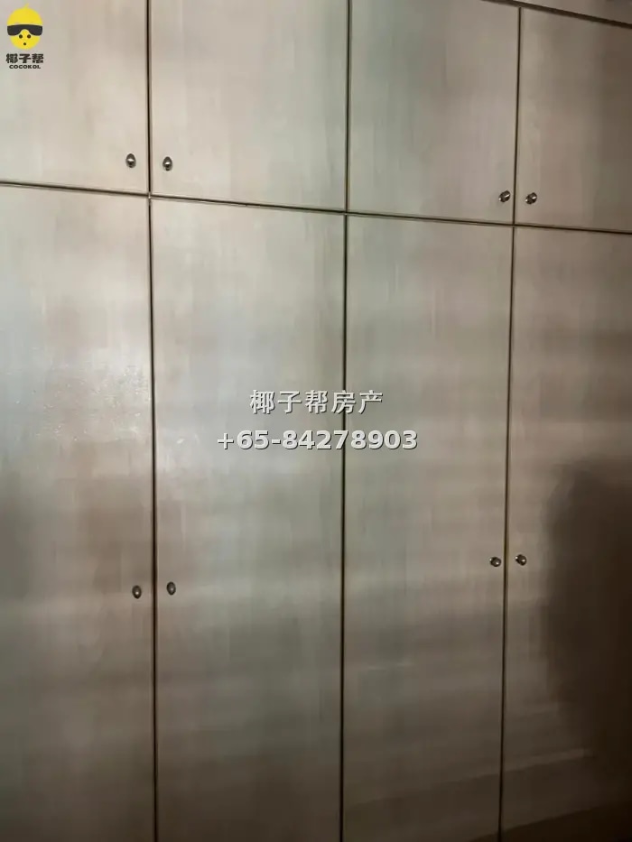 HDB common room beside Queenstown MRT. Utilities included, f 4