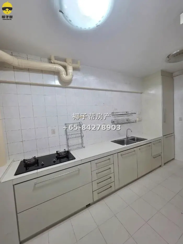 Jurong West 5-room HDB flat near Boon Lay MRT Station, whole 4