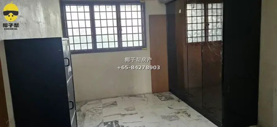 Common room in shared flat next to Bedok MRT, walking distan 1