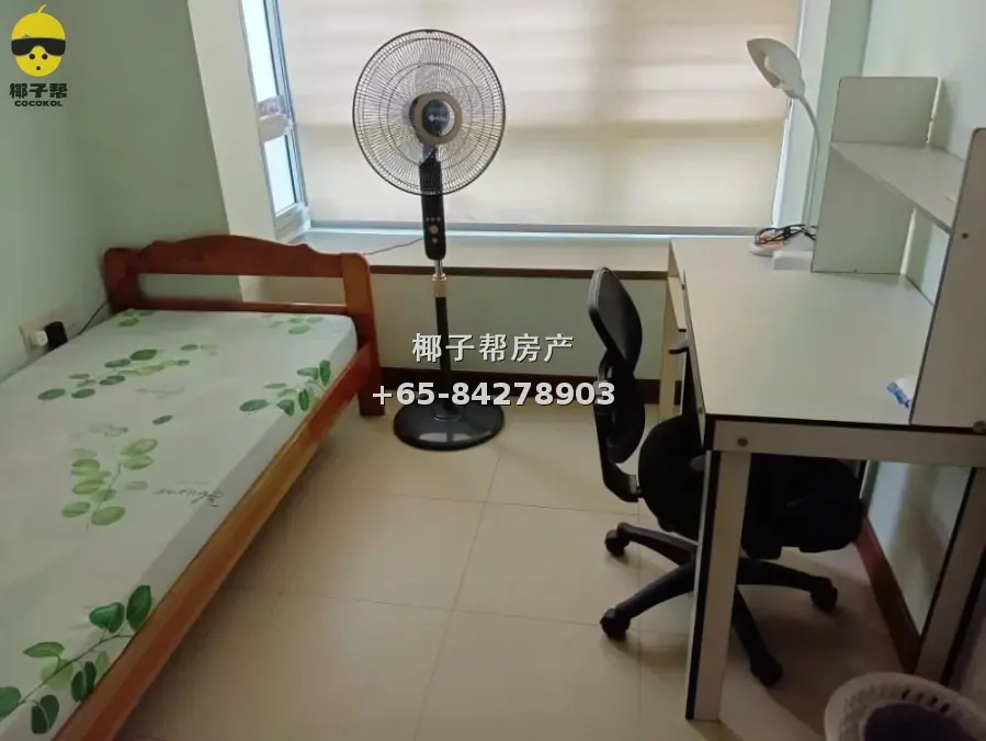 HDB single room next to Clementi MRT. Walk to station. Utili 1
