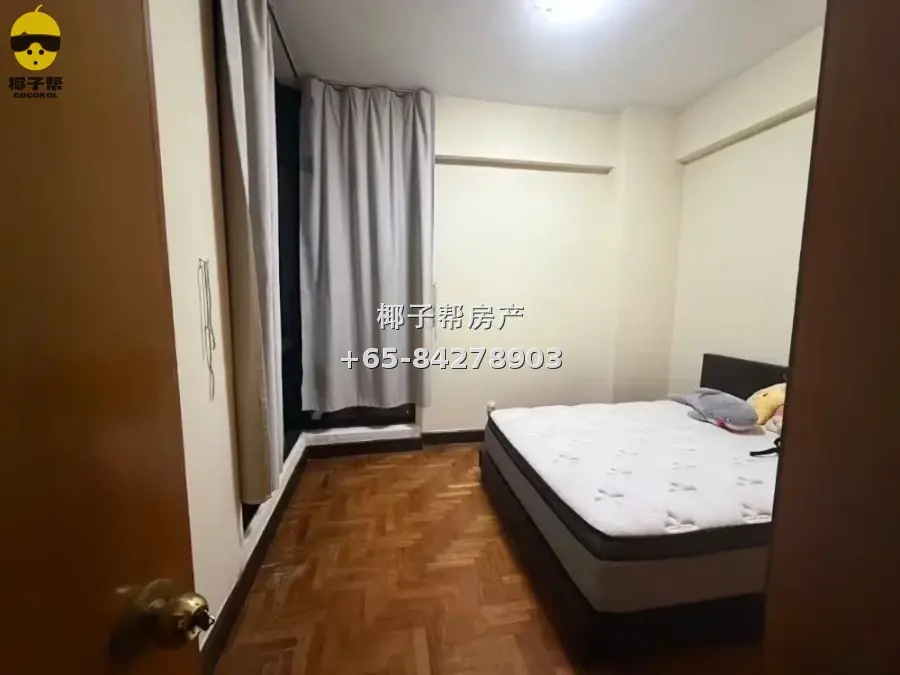 Bukit Batok condo common room near MRT. Utilities included, 3