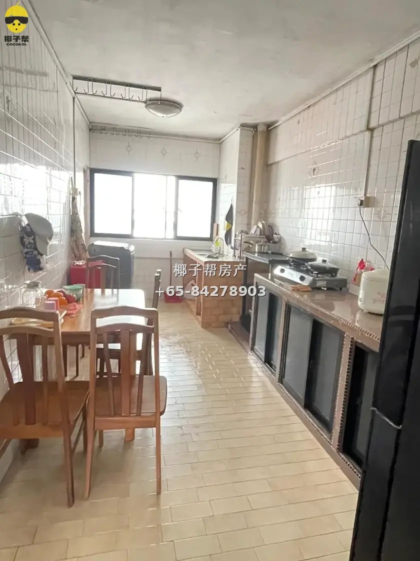 HDB room next to Lakeside MRT Station, Jurong West. Couples 2