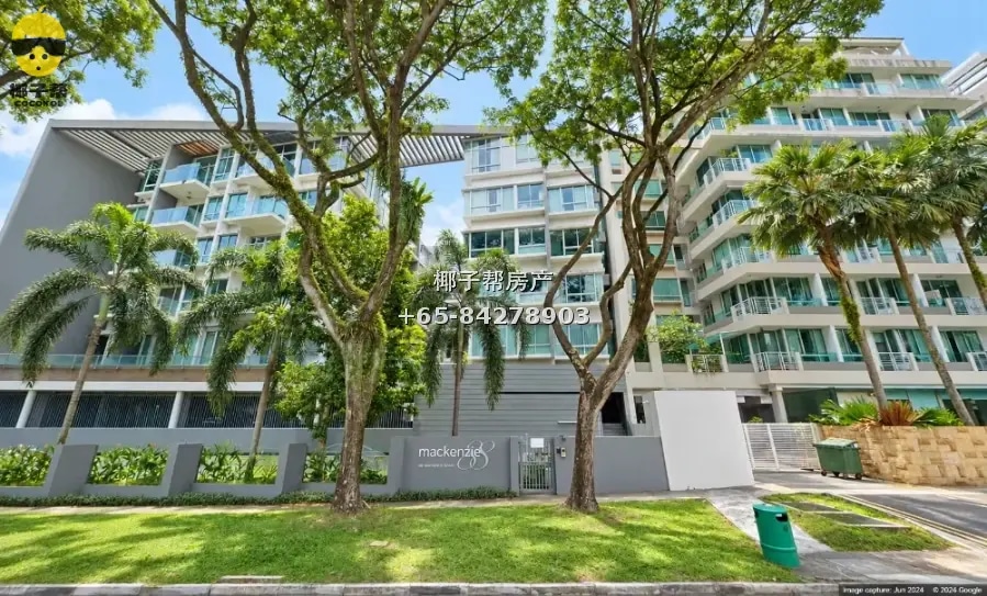 Master room in apartment next to Bugis MRT. 2B2B, furnished, 4