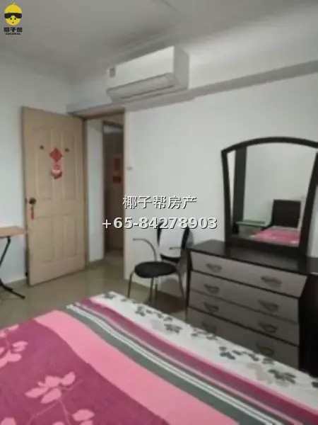 Single room in HDB flat next to Chinese Garden MRT, Jurong E 1