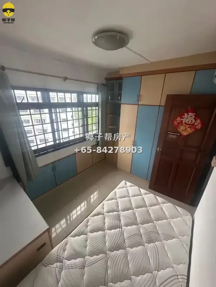 Air-conditioned HDB room near Admiralty MRT Station, about 5 1